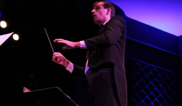 Imagem do maestro Rafael Rauski.