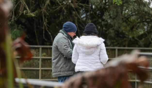 pessoas no frio para ilustrar a previsão do tempo em curitiba