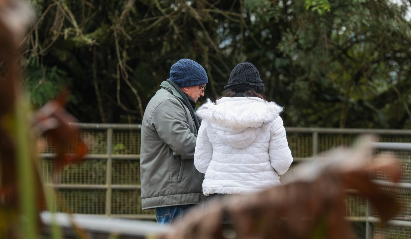 pessoas no frio para ilustrar a previsão do tempo em curitiba