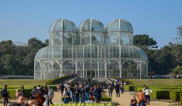foto do jardim botânico em curitiba para ilustrar a previsão do tempo no paraná