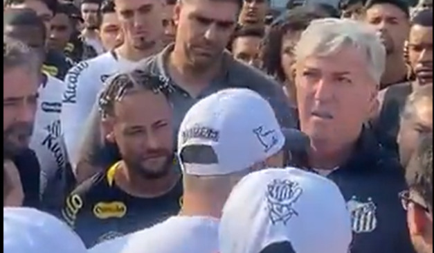 Neymar reagindo ao protesto. (Foto: Reprodução/ X)