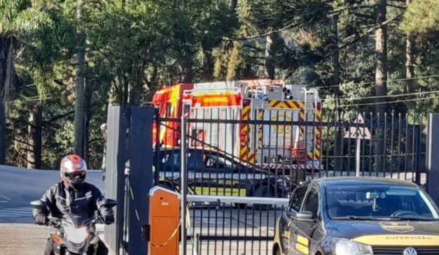 Corpo de Bombeiros na empresa onde houve explosão