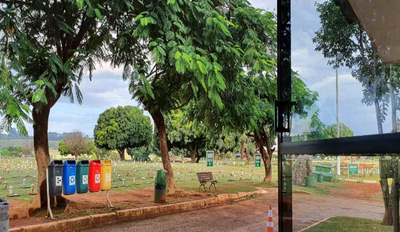 Cemitério em Brazândia. 