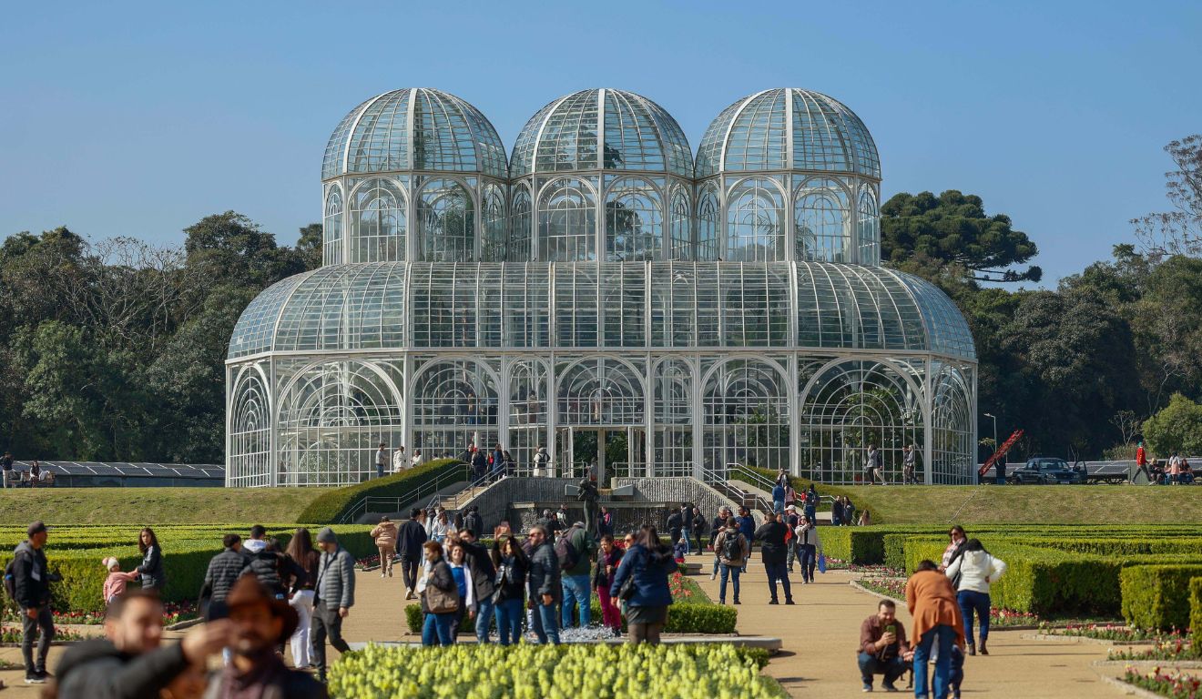 foto do jardim botânico em Curitiba para ilustrar a previsão do tempo no paraná