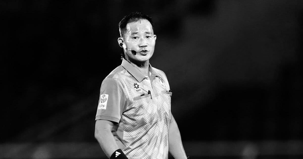 O árbitro Tran Dinh Thinh.