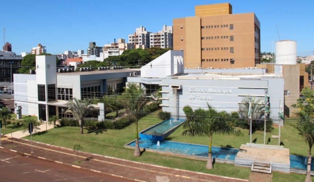 Câmara municipal de Toledo em foto aérea