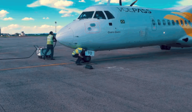 avião ATR72 da Voepass, semelhante ao que caiu em VInhedo