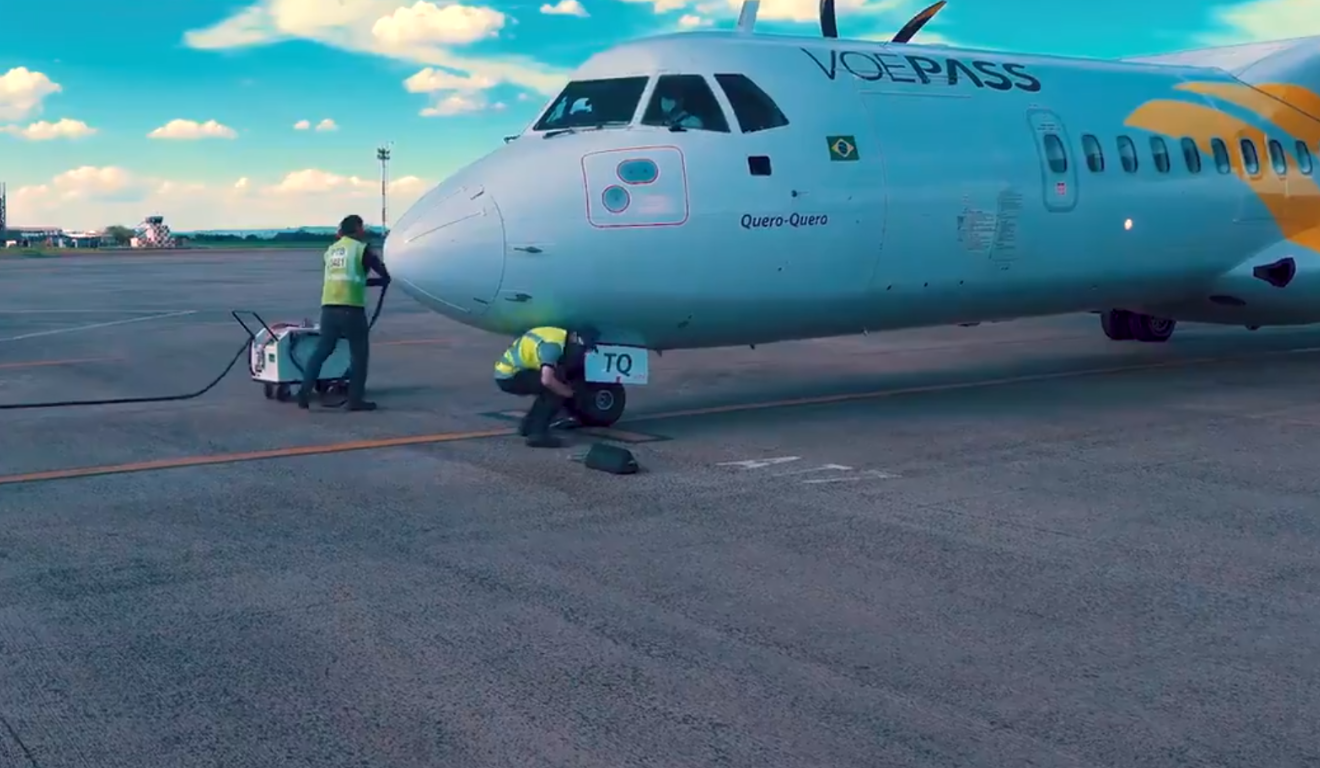 avião ATR72 da Voepass, semelhante ao que caiu em VInhedo