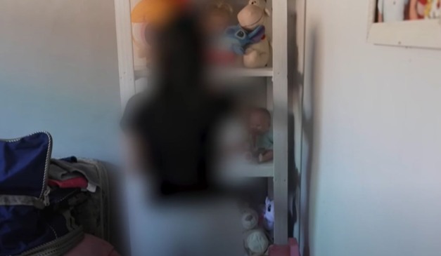 Mulher que foi abusada por 22 anos pelo padrasto