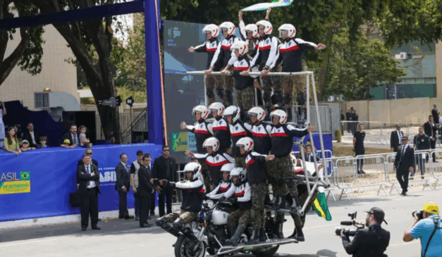 Imagem da apresentação da Pirâmide Humana de 2024.