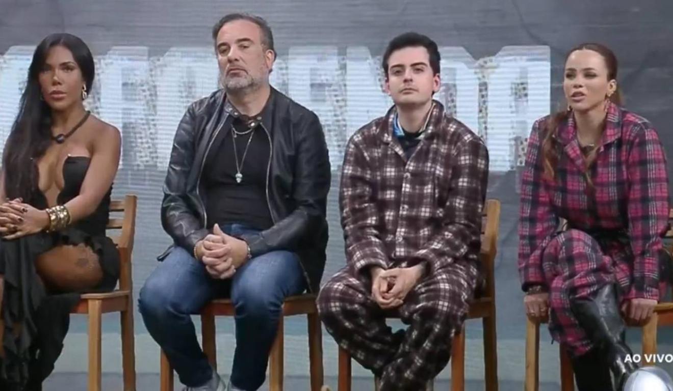 Peões que estão na roça. 