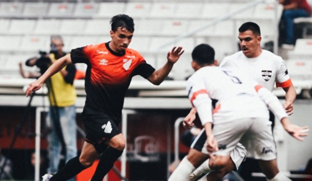 Lance de Athletico x Batel, pela Taça FPF