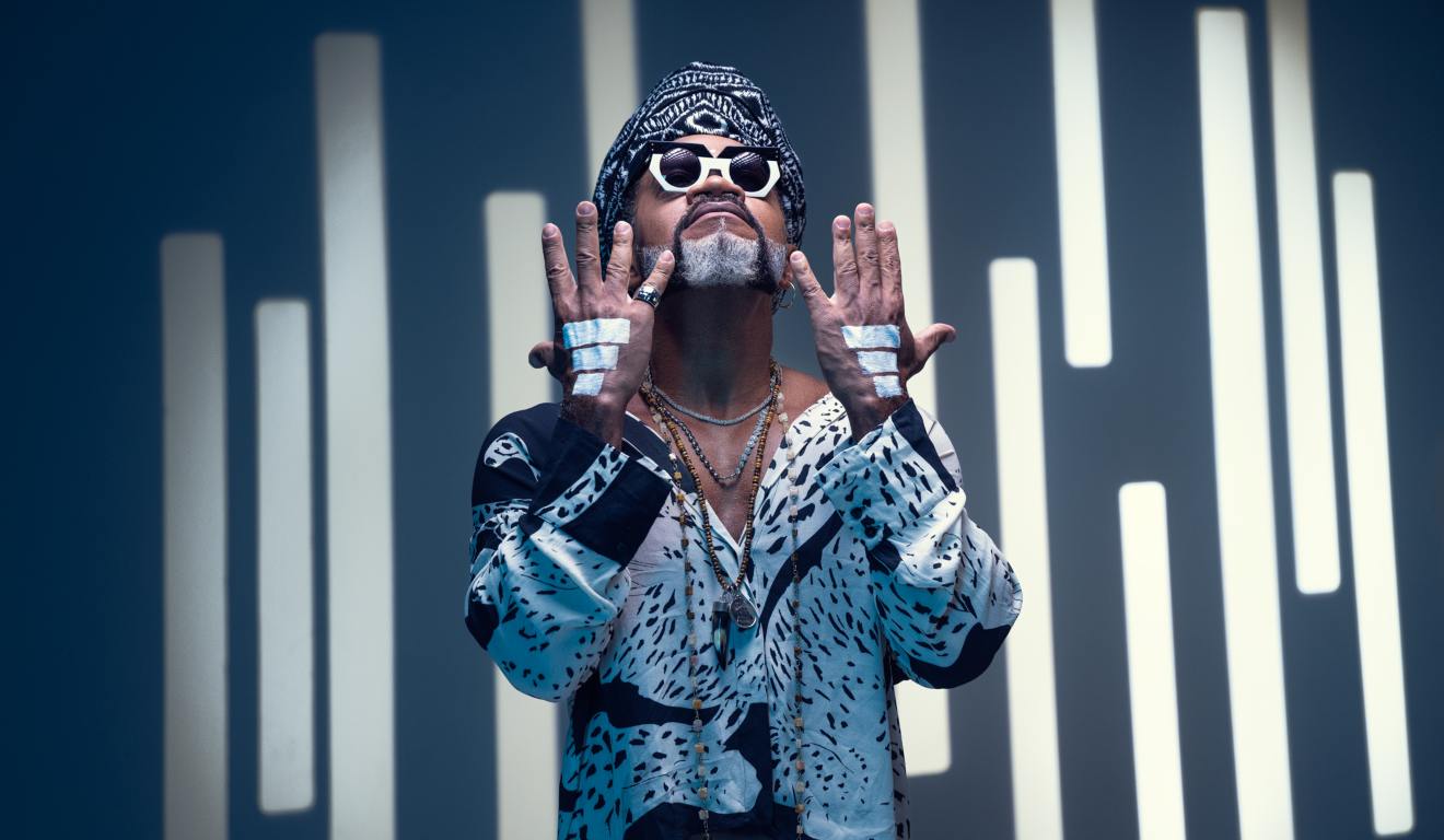 Carlinhos Brown em imagem de divulgação