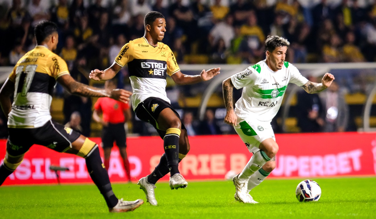 Lance de Criciúma x Coritiba, pela Série B 2025