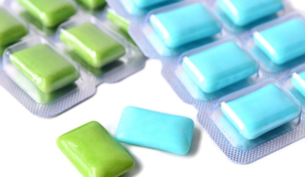 foto de chicletes para ilustrar os doces ingeridos pelo menino