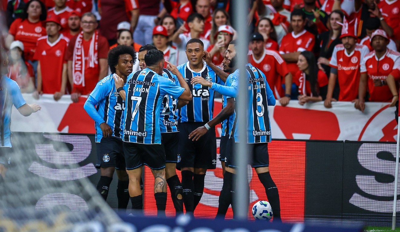 Lance de Grêmio x Internacional, pelo Brasileirão