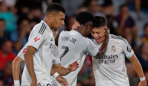 Jogadores do Real Madrid comemoram gol