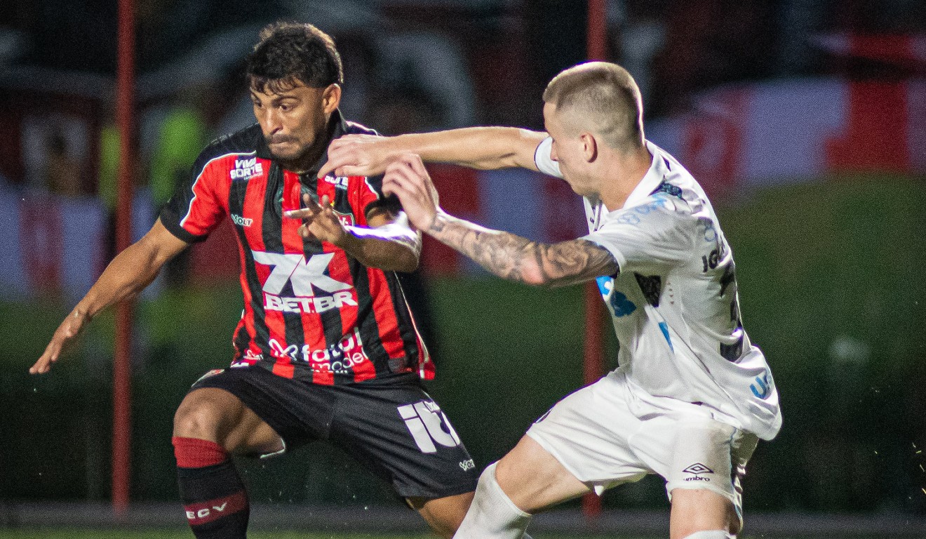 Lance de Vitória x Grêmio, pelo Brasileirão