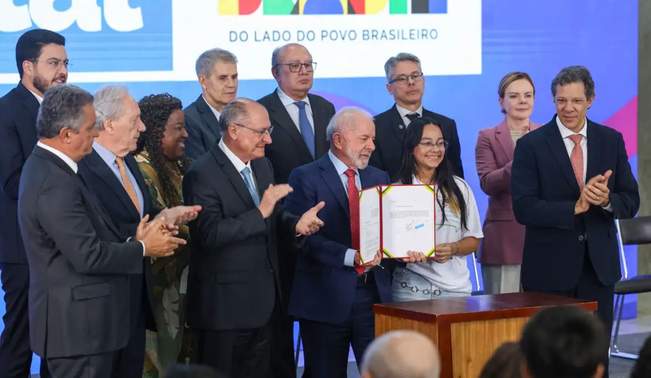 Lula durante a sanção do projeto de lei contra a adultização de crianças e adolescente