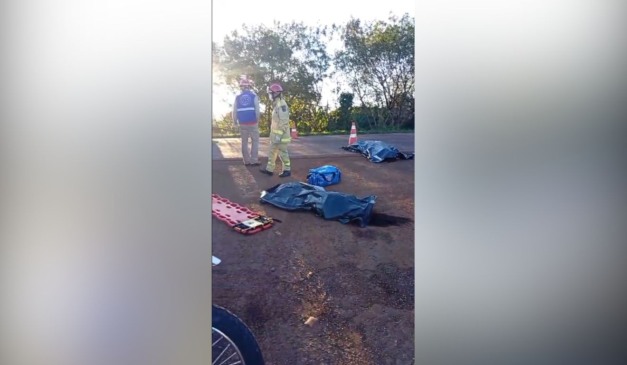Corpos dos adolescentes que morreram atropelados ao atravessar rodovia no Paraná