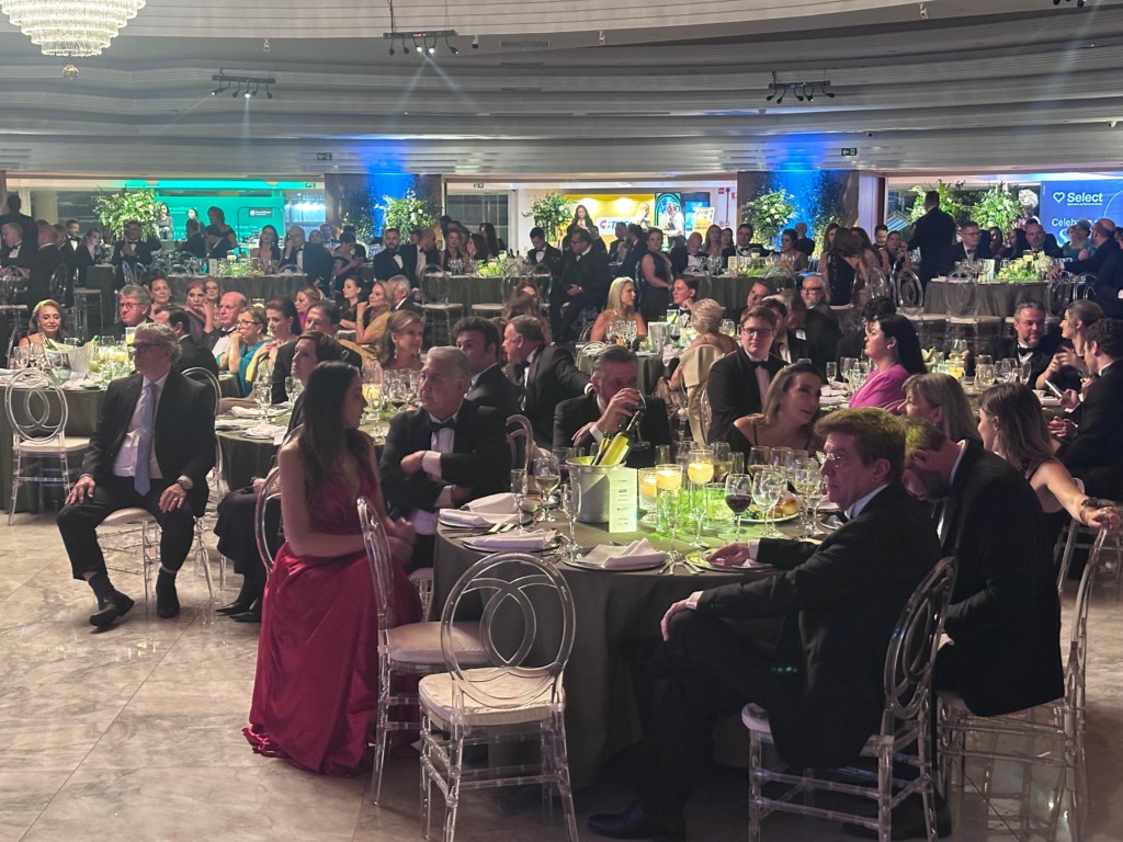 Mesas de convidados durante o Prêmio Mais Saúde TOPVIEW