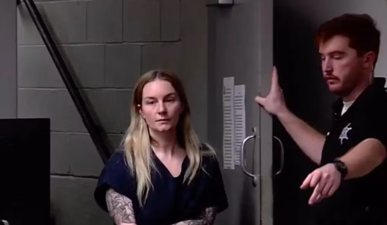 Professora que abusou aluno sendo presa nos EUA