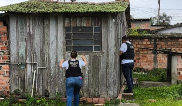 Casa em que vendedor de picolé manteve esposa em cárcere privado em Paranaguá, no Litoral do Paraná