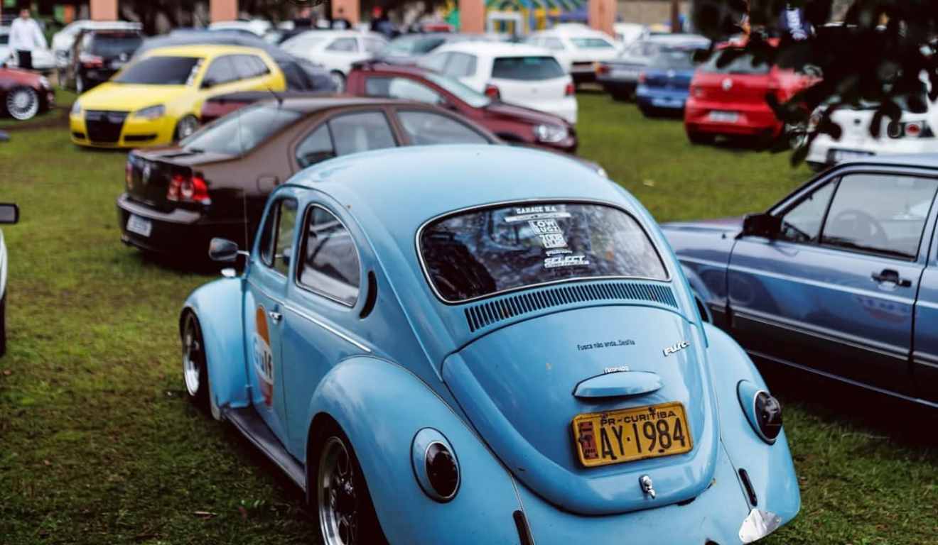Carros antigos em exposição no Bosque São Cirstóvão