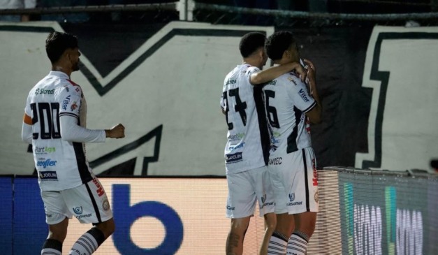 Operário vence Amazonas de virada e se tranquiliza na Série B. (Foto: André Jonsson/Operário)