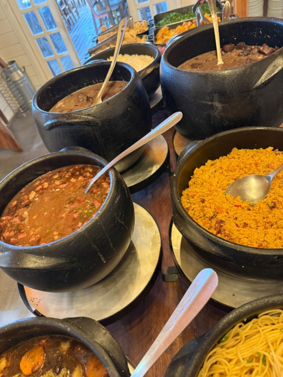 Sábado de feijoada e diversão no Quintal Brincante