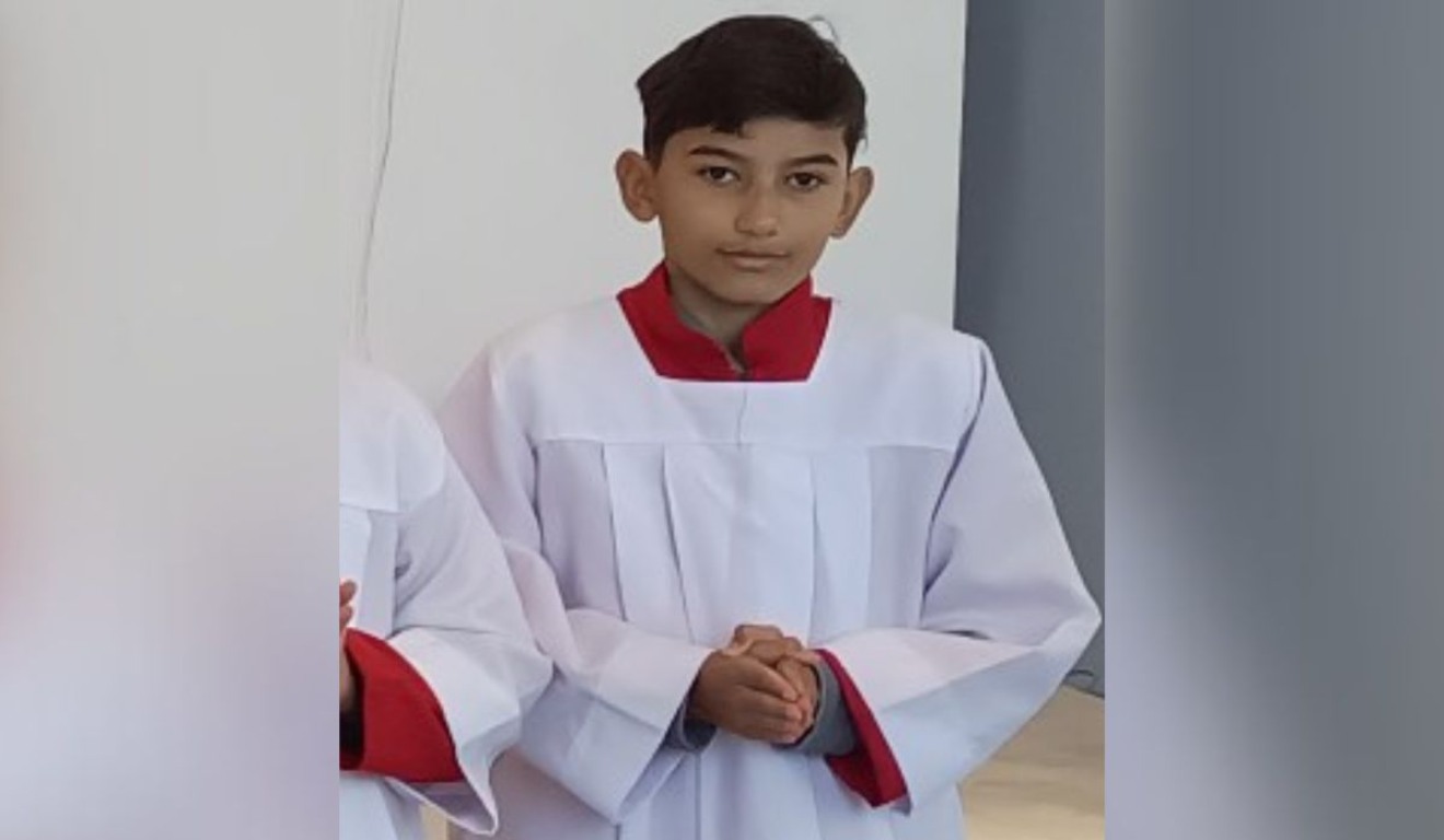 Adolescente encontrado morto afogado com roupa de coroinha