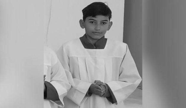 Adolescente encontrado morto afogado com roupa de coroinha