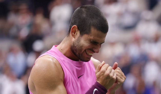 Alcaraz se emociona com o seu segundo título do Aberto dos Estados Unidos.