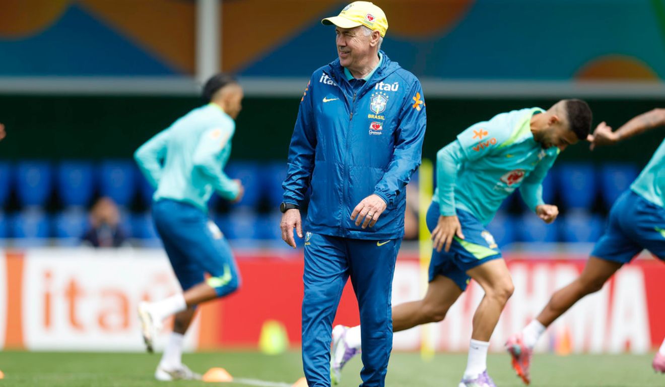 Técnico Carlo Ancelotti no treino dessa segunda-feira (8) da seleção brasileira. (Foto: @rafaelribeirorio/CBF)