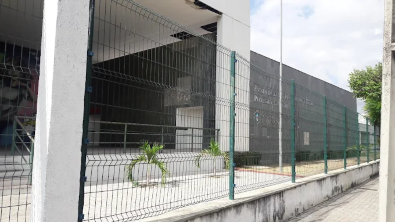 Secretaria de Educação lamentou a morte de estudantes no ataque a uma escola em Sobral