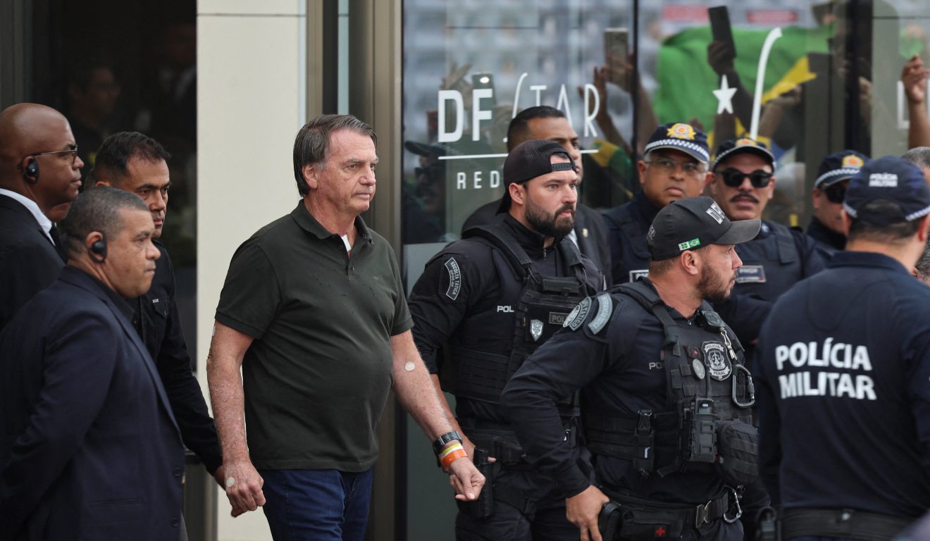 ex-presidente jair bolsonaro está internado