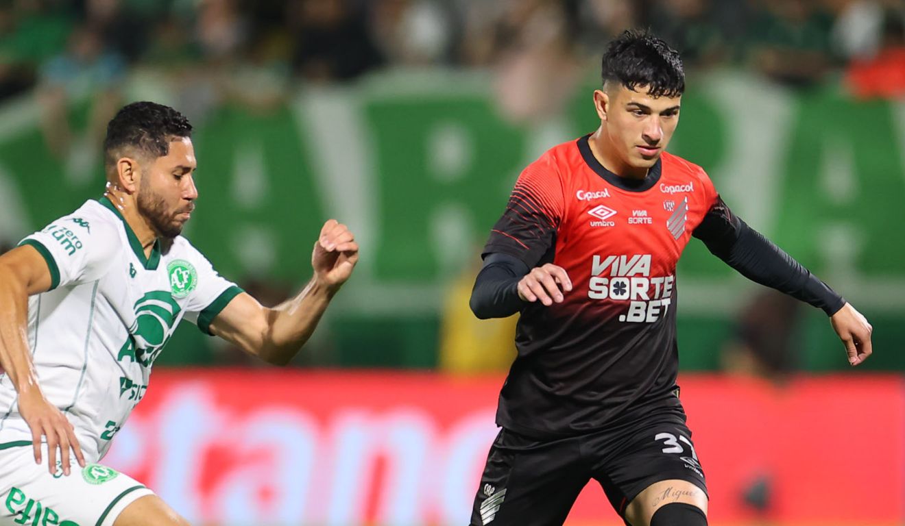 Athletico e Chapecoense se enfrentaram na Arena Condá pela Série B.