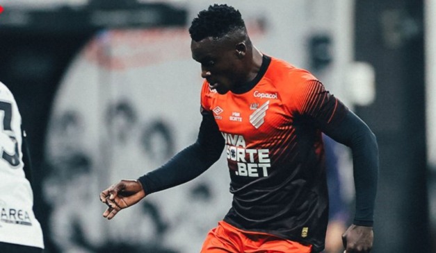 Viveros chegou a marcar no primeiro tempo, mas o gol foi anulado.