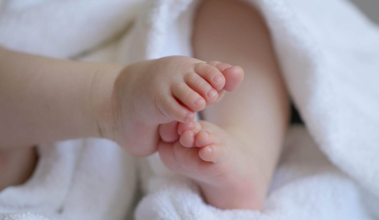 Pé de bebê para ilustrar criança que foi morta por casal