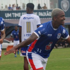 Barcellos comemora o seu gol na goleada do Cianorte sobre o Nacional. (Foto: Guiherme Parro/ Cianorte)