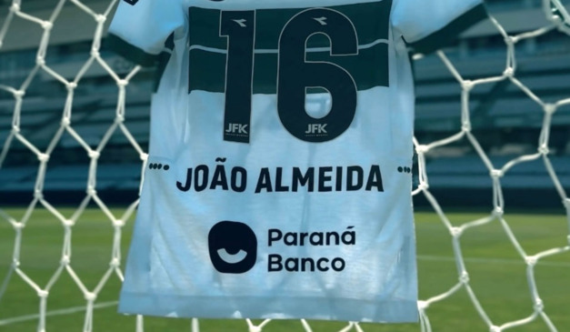 Novo patrocinador alviverde .(Foto: Julio Bernardo/ Coritiba)
