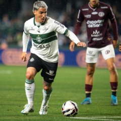 O Coritiba venceu mesmo sem o meia Josué, que saiu lesionado no primeiro tempo. (Foto: JP Pacheco/Coritiba)