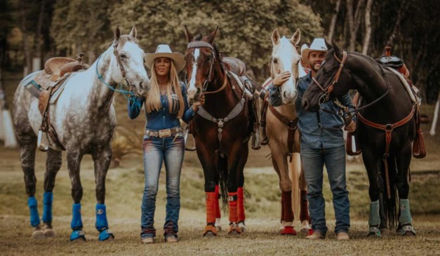 Proprietários do Rancho São Ferdinando com cavalos
