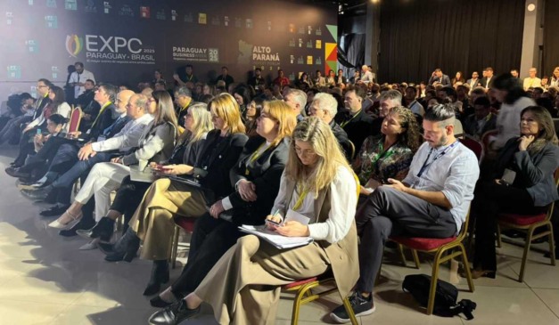 Brasileiros e paraguaios participam de encontro no Paraguai