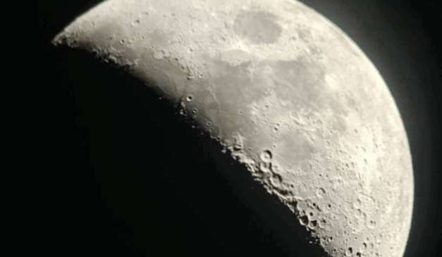 Imagem ilustrativa da lua crescente.