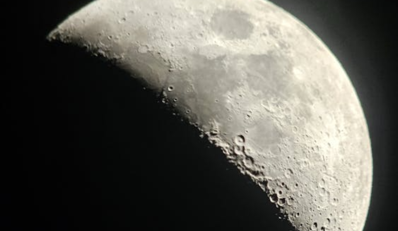 Imagem ilustrativa da lua crescente.