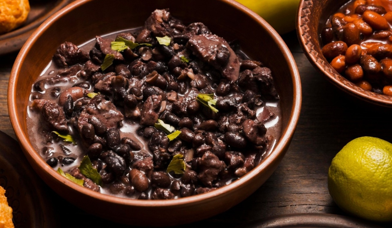 Feijoada Beneficente acontece neste sábado no círculo militar, em Curitiba