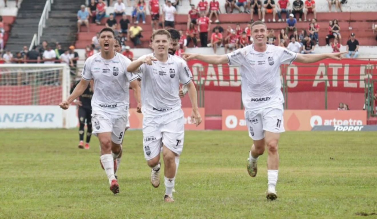 Galo Maringá foi campeão da segunda divisão estadual neste ano.