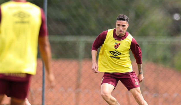 Gaston Benavídez em treino pelo Furacão. (Foto: José Tramontin/athletico.com.br)