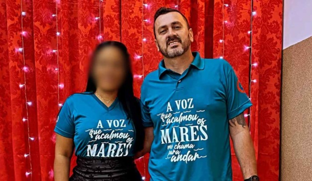 Rafael Juliano Marascalchi e a esposa abraçados
